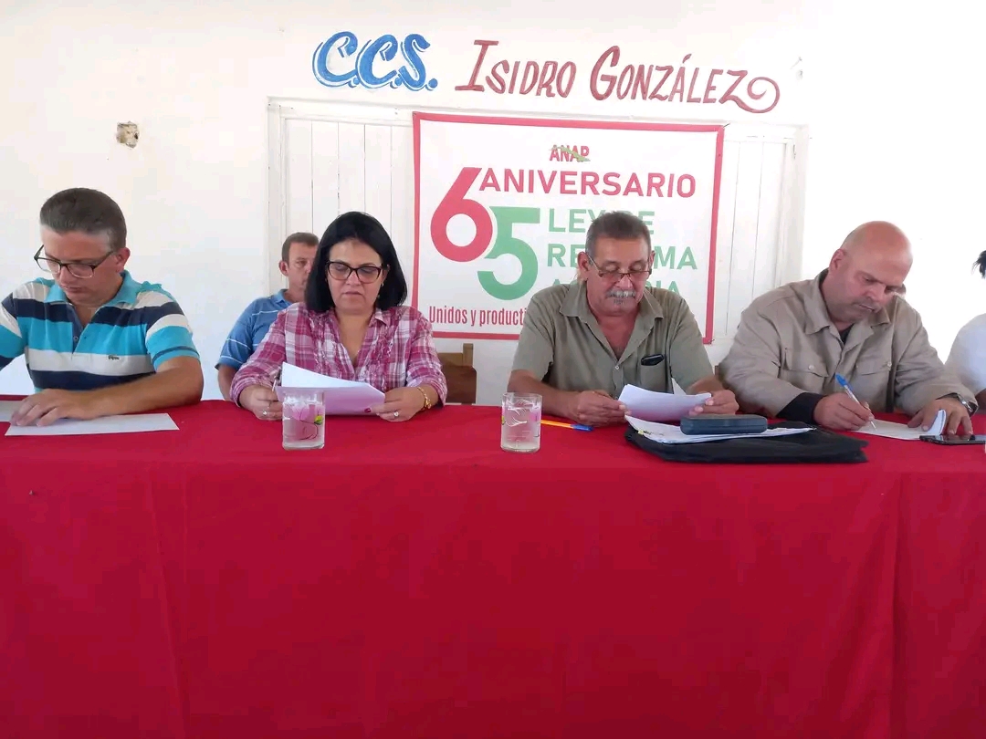 Intercambian máximas autoridades villaclareñas con Movimiento Político Productivo 90 X 90 en Camajuaní 