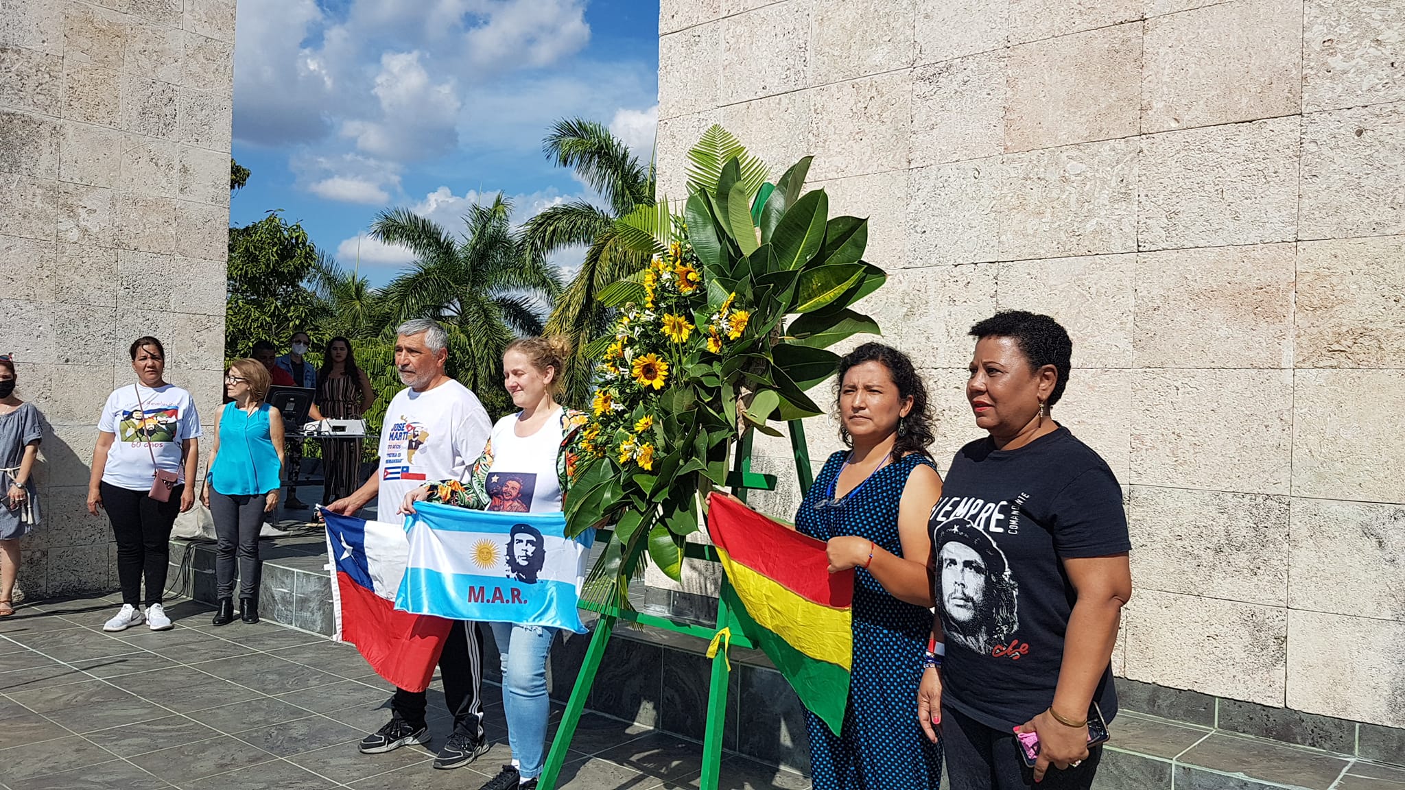 Brigada Sudamericana de solidaridad con Cuba rinde tributo al Che Guevara