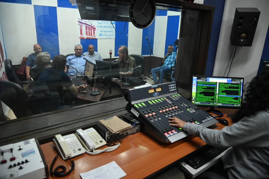 Millas dedo índice Turbina Díaz-Canel: «CMHW, emisora paradigmática de la Radio Cubana» (+Audio) - CMHW Millas dedo índice Turbina Díaz-Canel: «CMHW, emisora paradigmática de la Radio Cubana» (+Audio) - CMHW
