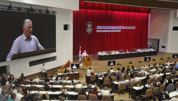  «Insistimos en la fórmula martiana de una Cuba con todos y para el bien de todos, dejando claro que en ese “todos” no caben los que conspiran contra la nación para agredirla y ofenderla», afirmó el Presidente cubano. Foto: Ismael Batista Ramírez 
