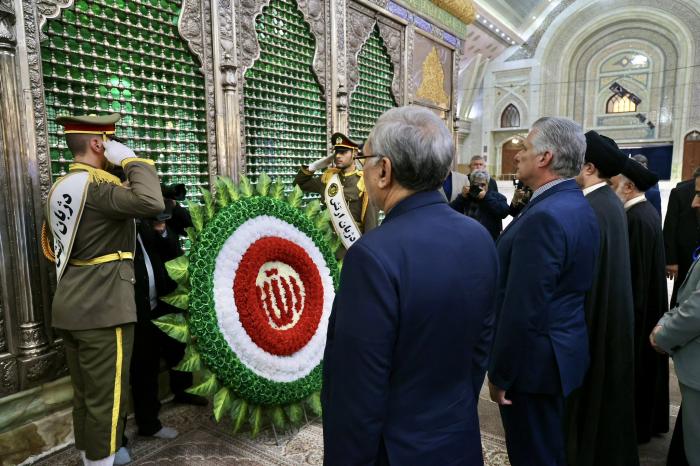 Díaz-Canel rinde homenaje al Ayatola Jomeini