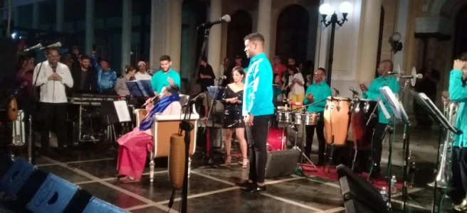 Omara Portuondo y la Orquesta Faílde en Conciertos Compartidos en Placetas   