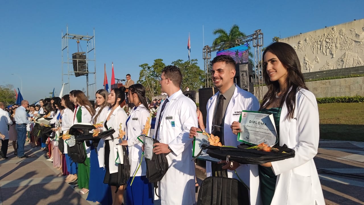 Nuevos profesionales de la Salud egresan de la Universidad Médica de Villa Clara