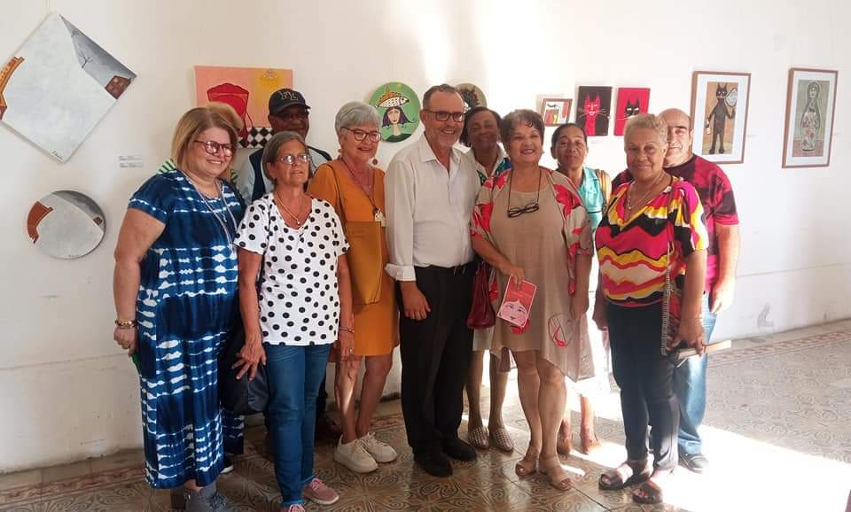 Exponen la muestra «X en 30=JLSC» en la Biblioteca provincial Martí 