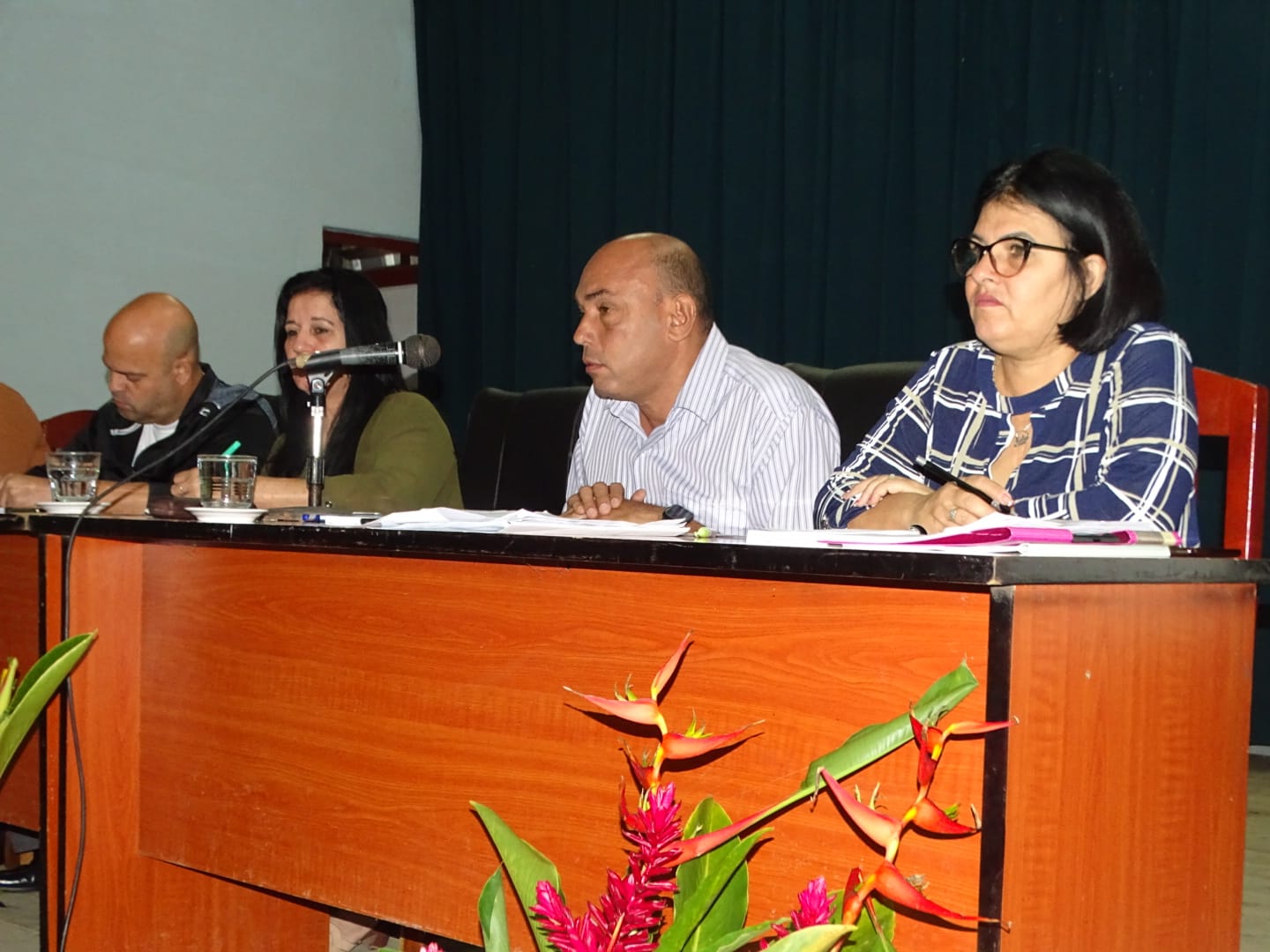 En esta jornada de domingo el primer secretario del Partido en Villa Clara Osnay Miguel Colina Rodríguez, el gobernador Alberto López Díaz, y la vicegobernadora Milaxy Yanet Sánchez Armas, llegaron hasta Cifuentes para intercambiar con vista a la rendición de cuentas del Gobierno Provincial a la Asamblea Nacional del Poder Popular.  