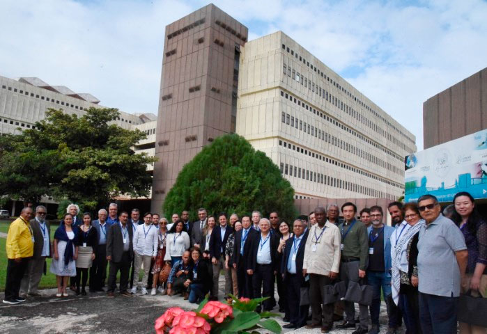 Profesionales de la prensa constatan avances biotecnológicos de Cuba