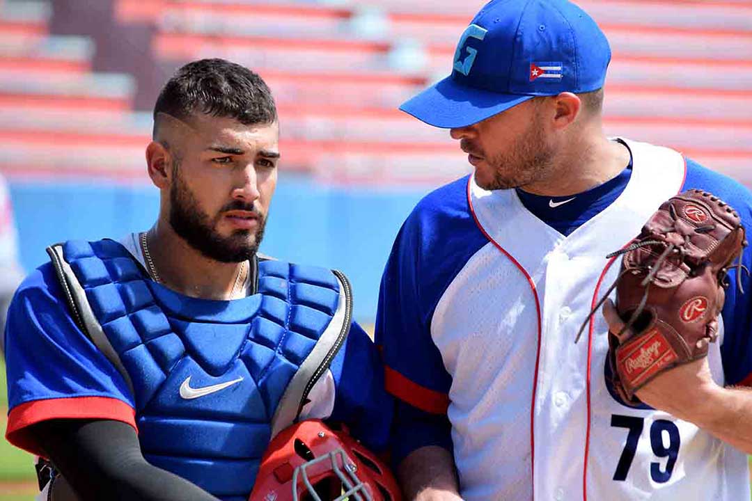 Pestano y Cueto desde esquinas opuestas en la Serie de las Estrellas