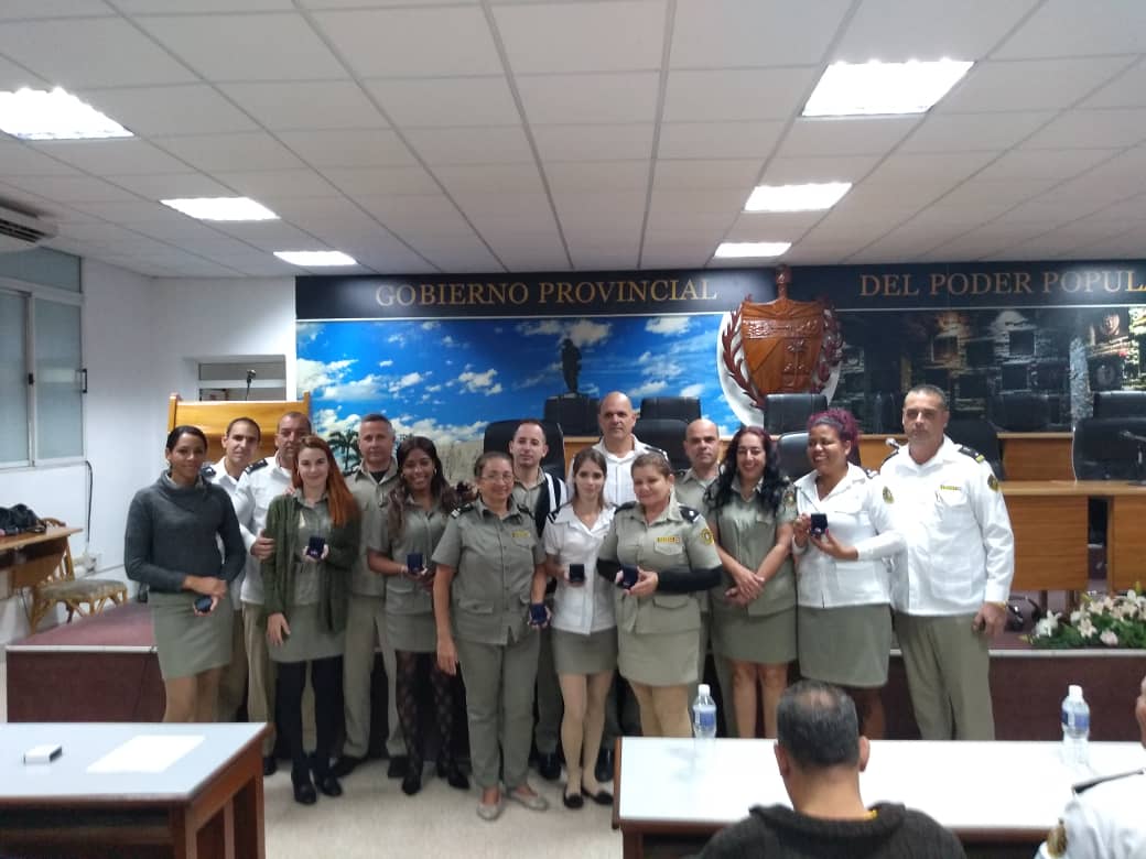 Reconocen a profesionales de mérito de la Aduana villaclareña