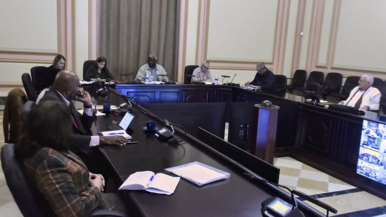 Encabezó Esteban Lazo videoconferencia con Presidentes de las Asambleas Municipales de Cuba