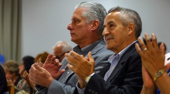 Miguel Díaz-Canel Bermúdez, primer secretario del Partido Comunista de Cuba y presidente de la República y Juan Rodríguez Cabrera, presidente, del Instituto Cubano del Libro, durante la inauguración de la a XXXII Feria Internacional del Libro de La Habana. Foto: Abel Padrón Padilla/ Cubadebate