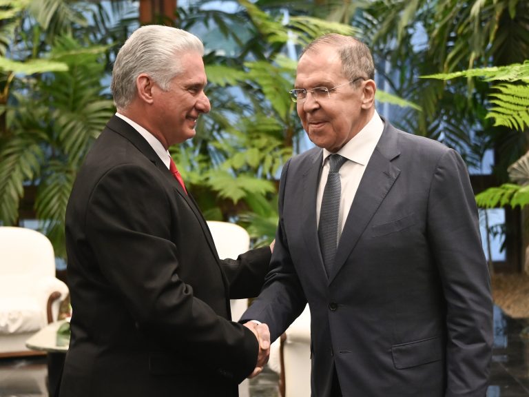 Presidente cubano recibe a Canciller ruso