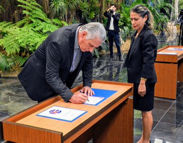Díaz-Canel: «Poner a la Revolución y al pueblo por encima de todo»