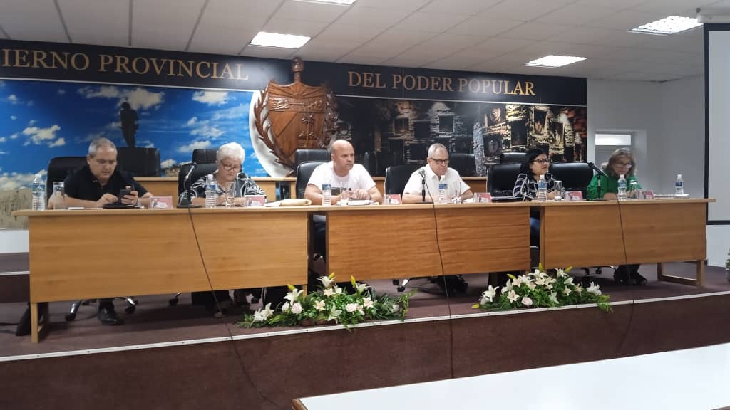 Debaten sobre funcionamiento de las Asambleas Municipales del Poder  Popular 