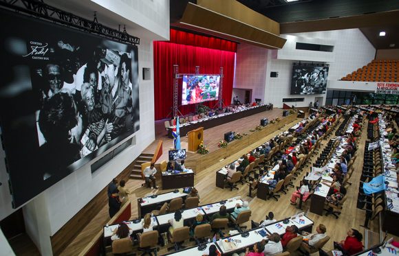 Díaz-Canel acompaña a federadas cubanas en su XI Congreso 