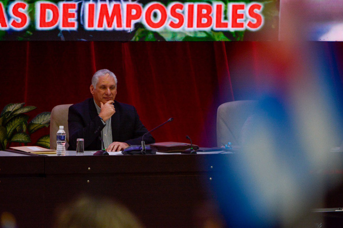 Díaz-Canel acompaña a federadas cubanas en su XI Congreso 