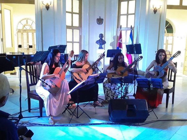 Tarde de música con Sultasto en Santa Clara