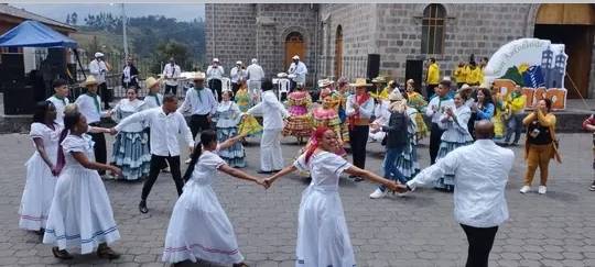  Compañía Oché se presenta en Festival Internacional del Folklor en Ecuador