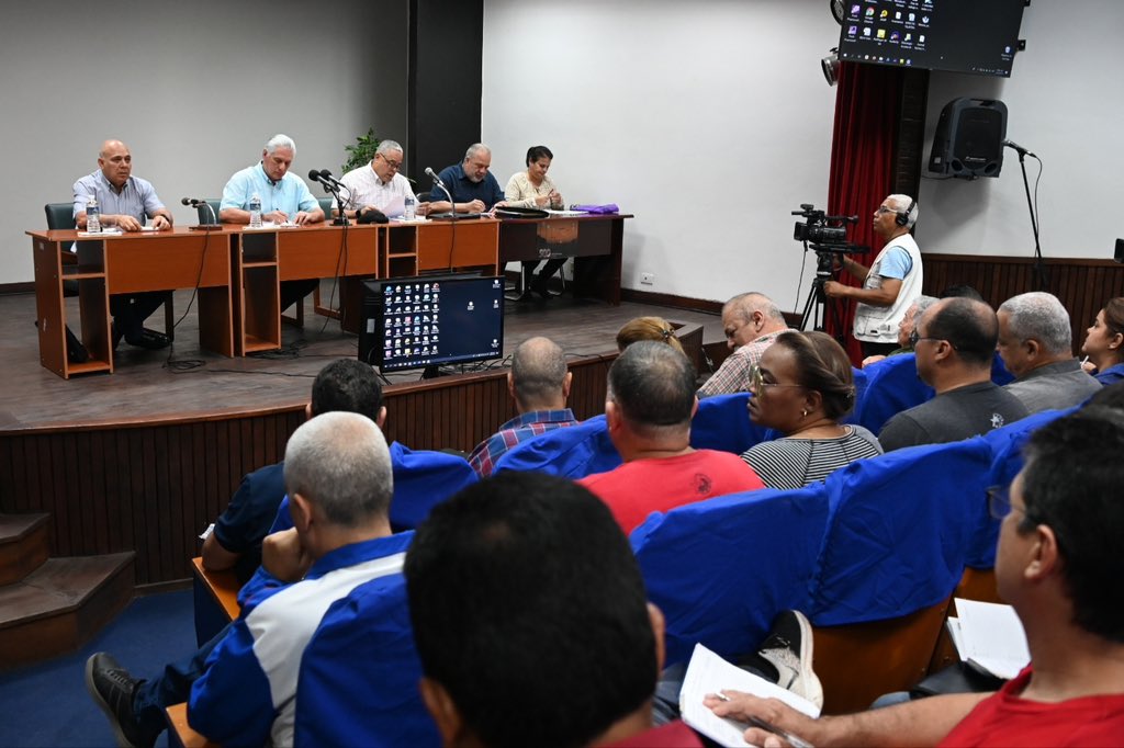 Se reúne Díaz-Canel con autoridades de La Habana tras intensas lluvias
