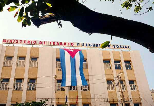 Establecen tratamiento salarial para el viernes santo