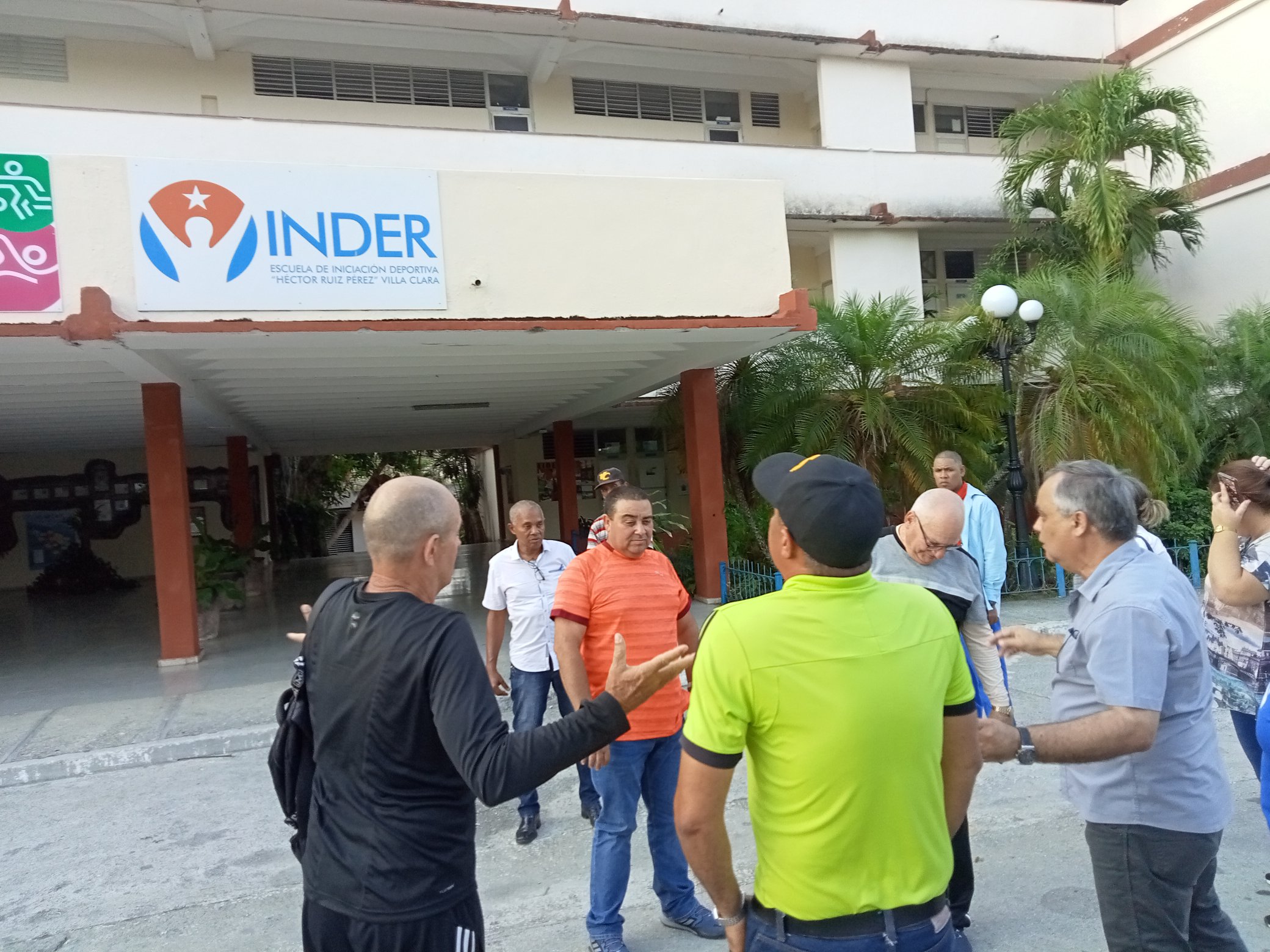 Presidente del Inder recorrió instalaciones deportivas de la EIDE de Villa Clara