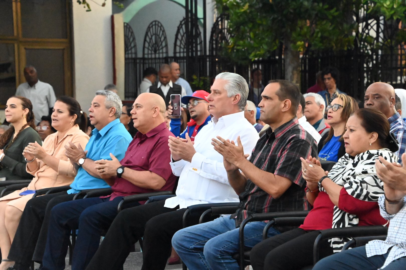 Recuerdan aniversario 63 de la declaración del carácter socialista de la Revolución