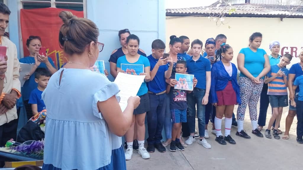 Con la presencia de Osnay Miguel Colina Rodríguez, miembro del Comité Central del Partido y su primer secretario en Villa Clara se inauguró en la Escuela Especial "Rolando Pérez Quintosa", de Santa Clara, un dormitorio y salón de clases para niños con trastorno del espectro autista.