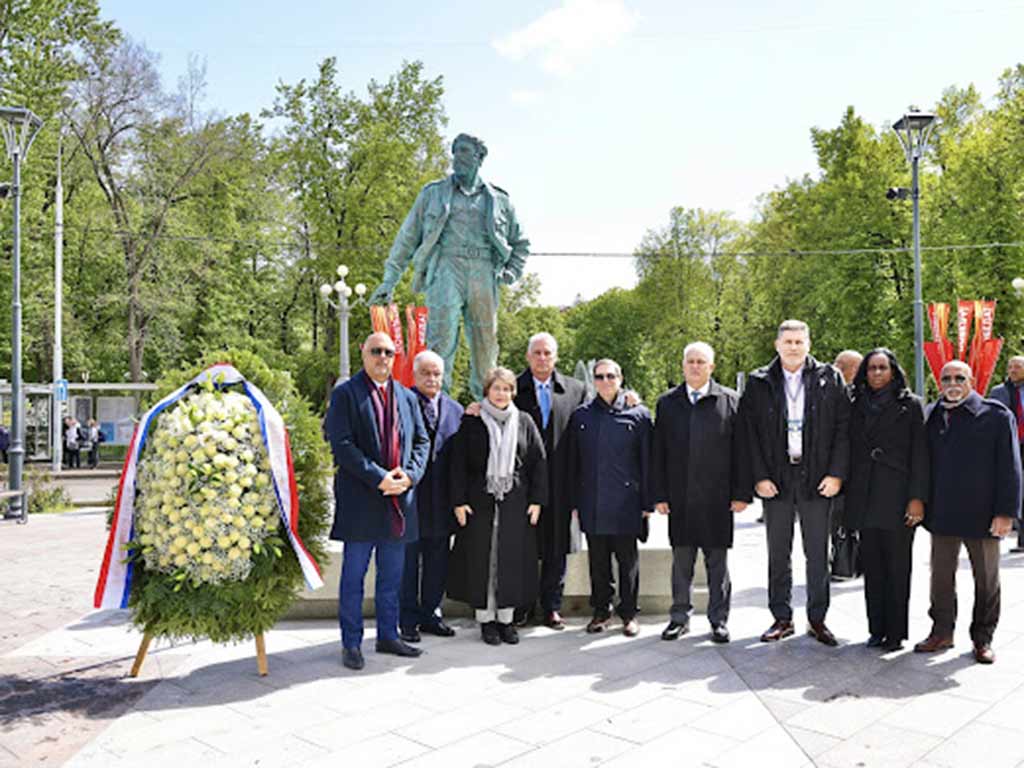 MDC Honores a Fidel en Moscu1