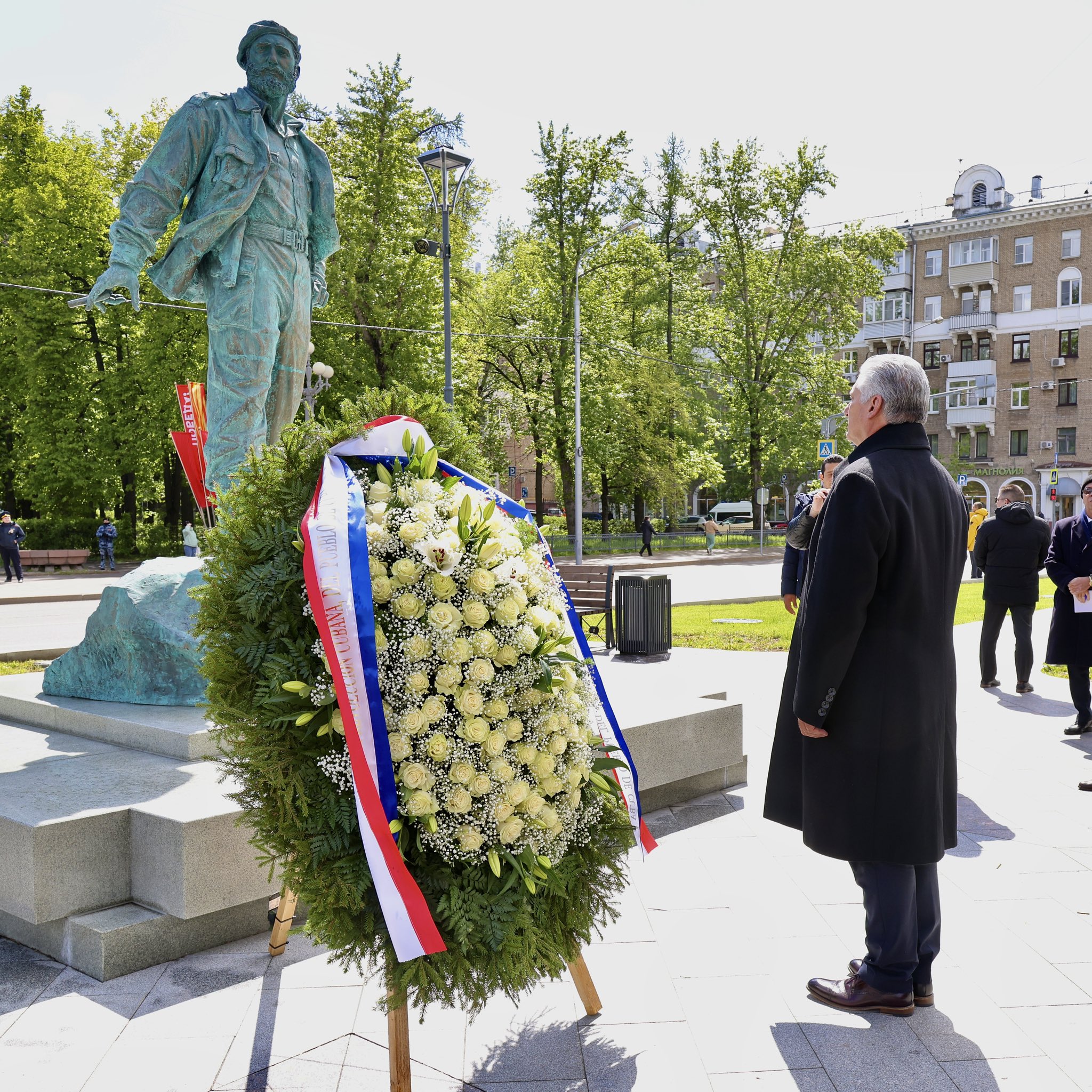 Díaz-Canel rinde honores a Fidel Castro en Moscú 
