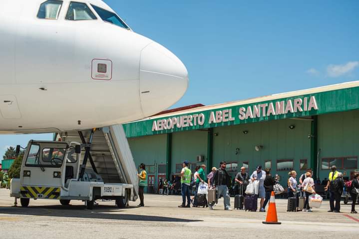 Aeropuerto “Abel Santamaría” recibe reconocimientos internacionales