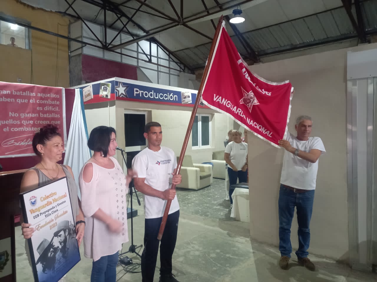 Colectivo de Propaganda y Eventos alza la bandera de Vanguardia Nacional 