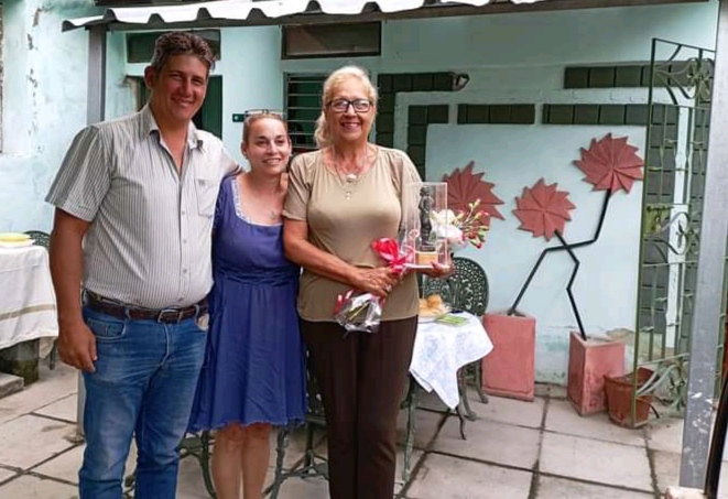 Reconocen a comunicadores sociales en Villa Clara 