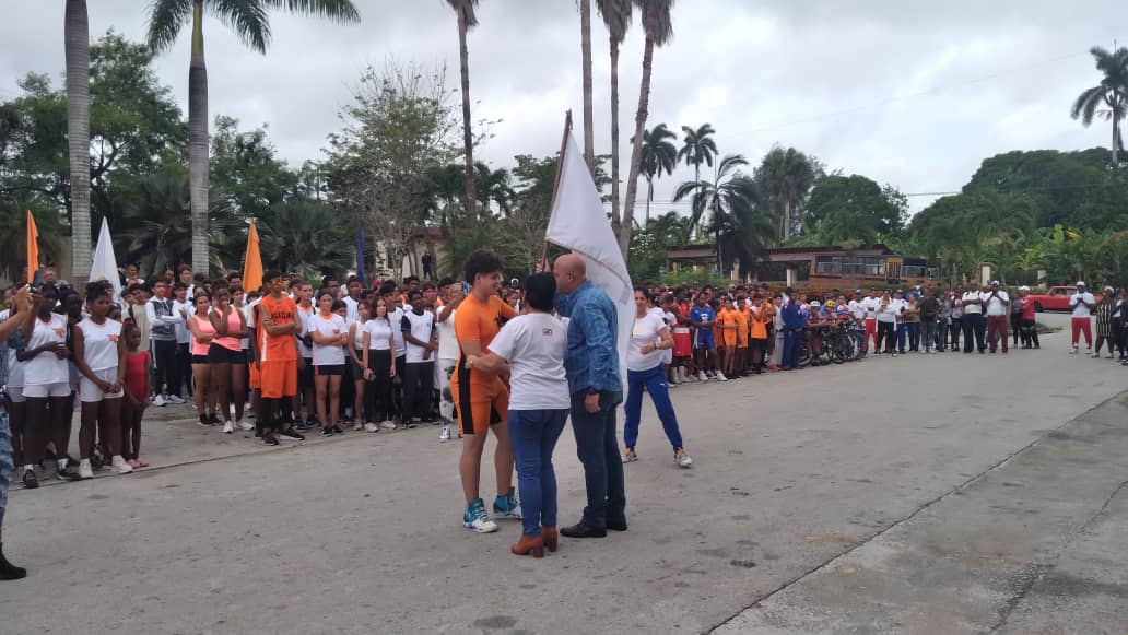 Abanderan delegación de Villa Clara a Juegos Escolares Nacionales