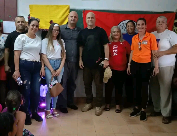 Intercambia Gerardo Hernández Nordelo con cederistas placeteños