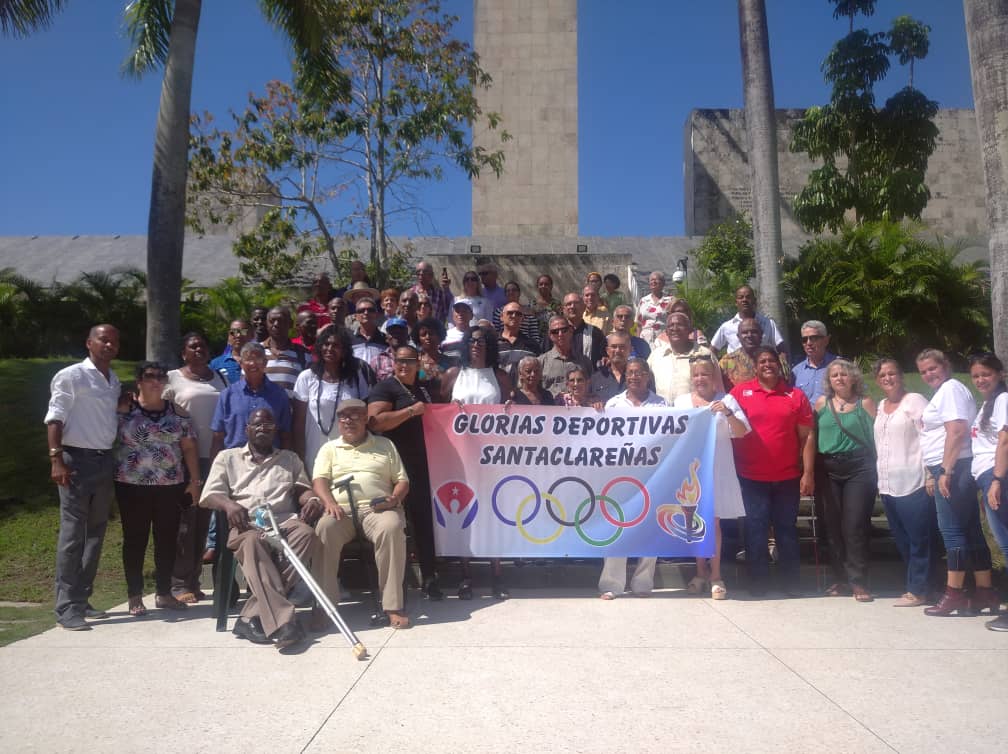 Reconocen a personalidades del deporte en Villa Clara