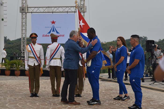 Abanderan las delegaciones olímpicas y paralímpicas de Cuba para los Juegos de París 2024