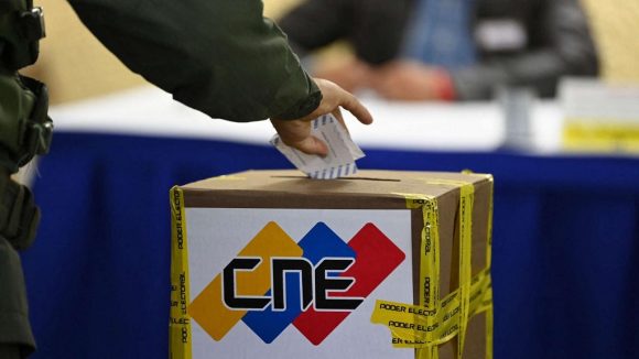 Elecciones presidenciales en Venezuela: Maduro ejerce su derecho al voto