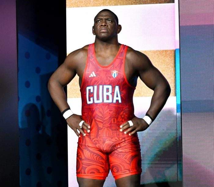 Mijaín agranda la leyenda, gana y avanza a la final en París 2024
