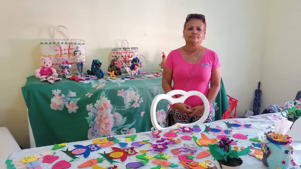 Ofrece Casa de Orientación a la Mujer y a la Familia de Santa Clara curso de manualidades