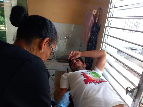 Brazos del Sistema Empresarial de las FAR en Villa Clara donaron su sangre en saludo al cumpleaños 98 del Comandante en Jefe Fidel Castro.