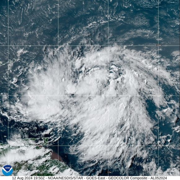 Tormenta tropical Ernesto mantiene en alerta a islas del Caribe oriental