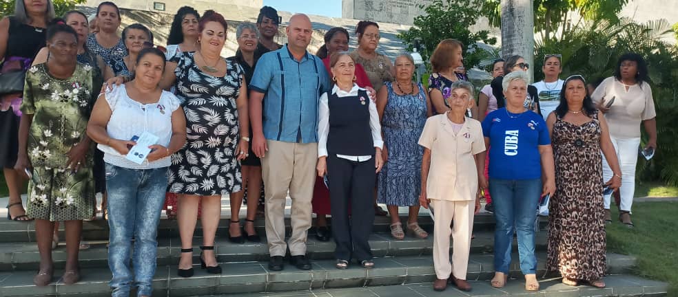 Reciben 21 mujeres villaclareñas distinción 23 de agosto 