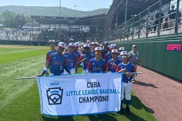Celebran familiares de los Bombarderos de Santa Clara primera victoria 