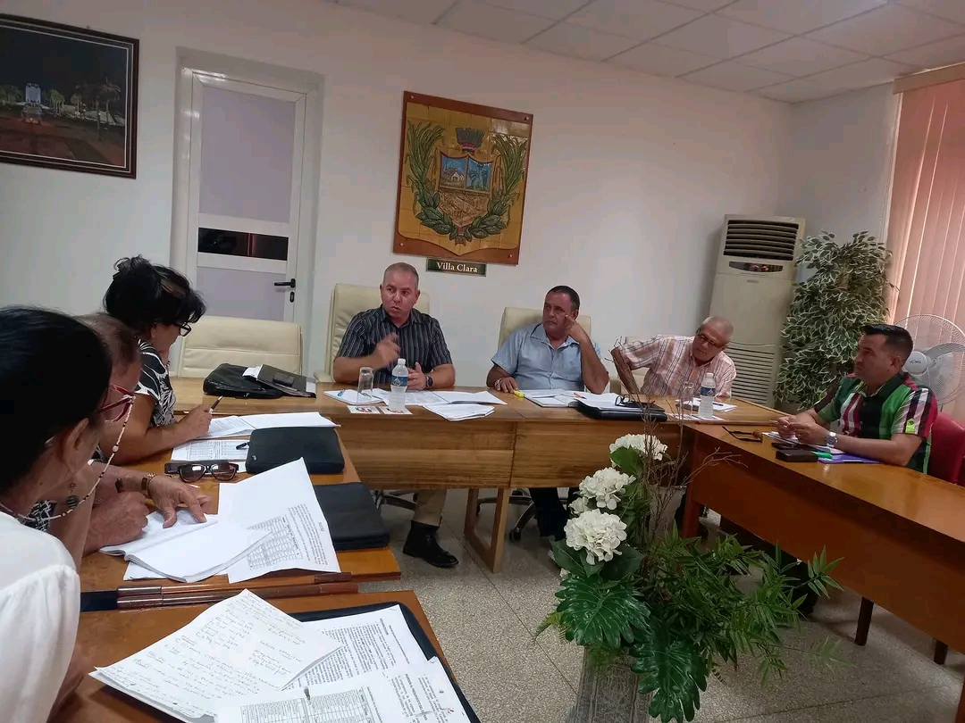 Evalúa Ministro de Finanzas y Precios ejecución del presupuesto en Villa Clara 