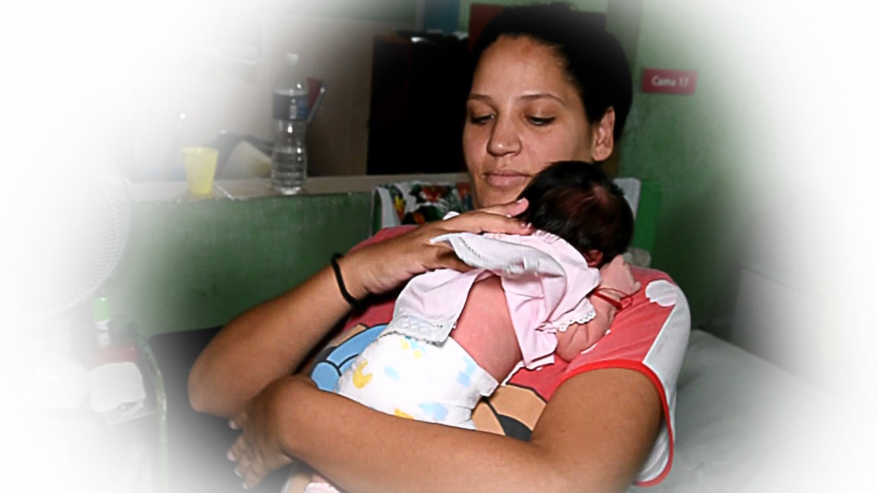 La joven Leidy Laura León López, residente en el municipio de Caibarién, en Villa Clara, logró su sueño de convertirse en madre, luego de una enfermedad en el 2019 que afectó sus sistemas neurológico y reproductor.