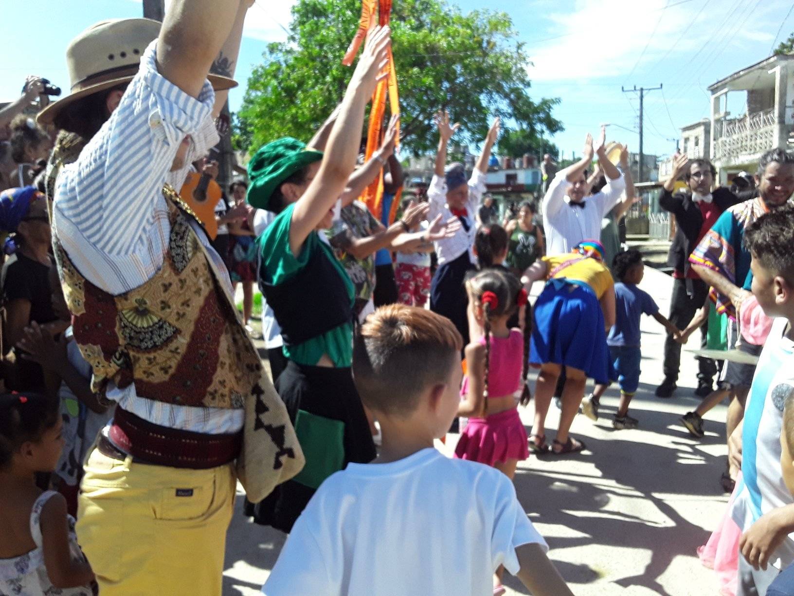 En el santaclareño barrio El Condado, se celebraron los 15 años de Teatro sobre el camino, en las Jornadas Arte y territorialidad.