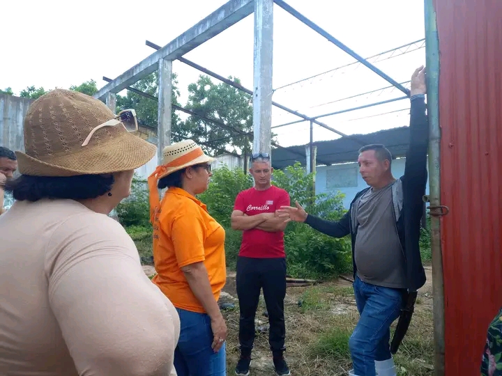 Recorre gobernadora villaclareña proyectos de desarrollo agropecuario en Corralillo