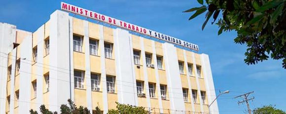 Informan sobre tratamiento laboral y salarial el 10 de octubre 