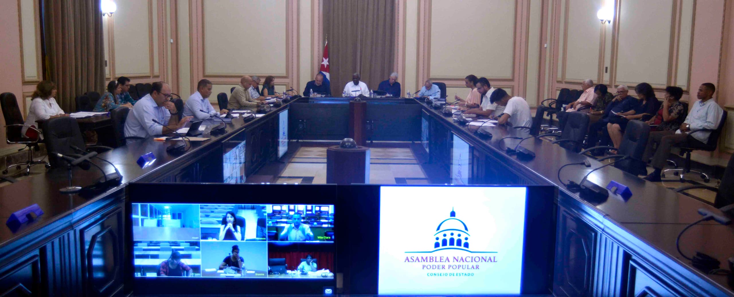 Sesión del Consejo de Estado celebrada este miércoles, encabezada por el presidente de este órgano, Esteban Lazo Hernández, y con la participación, en el Capitolio Nacional, del Primer Secretario del Comité Central del Partido y Presidente de la República, Miguel Díaz-Canel Bermúdez. Foto: Tony Hernández Mena