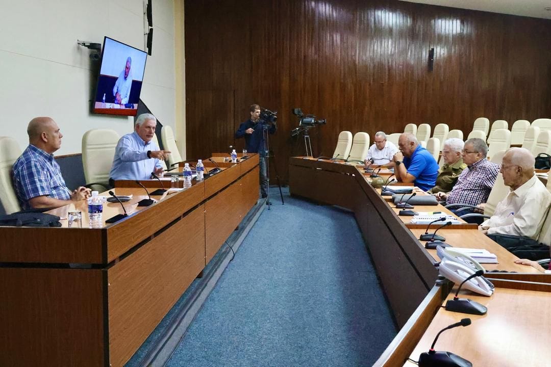 Presidente de Cuba chequea restablecimiento de sistema eléctrico