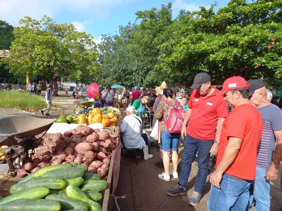  Recorre Vicegobernador villaclareño feria agropecuaria de Santa Clara